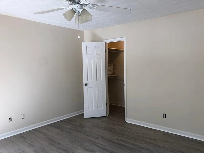 Building Photo - 300 Winding River Dr