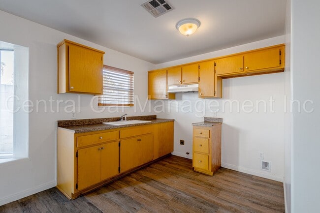 Building Photo - 130 8th St