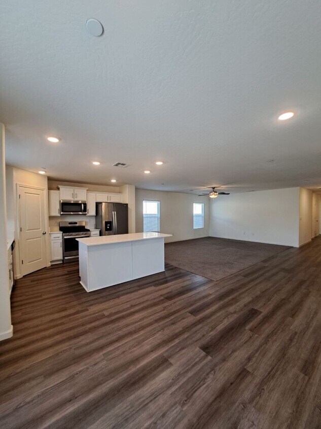 Foto principal - Beautiful 4 Bedroom Home in Madera, Ca!