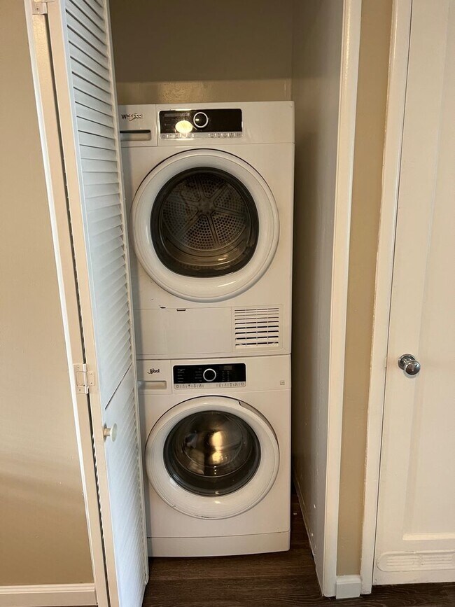 Building Photo - 3012-3014 MIRAMAR ROAD