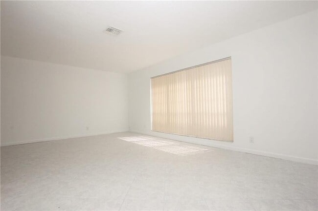 Foto del edificio - 1122 NW 82nd Ave