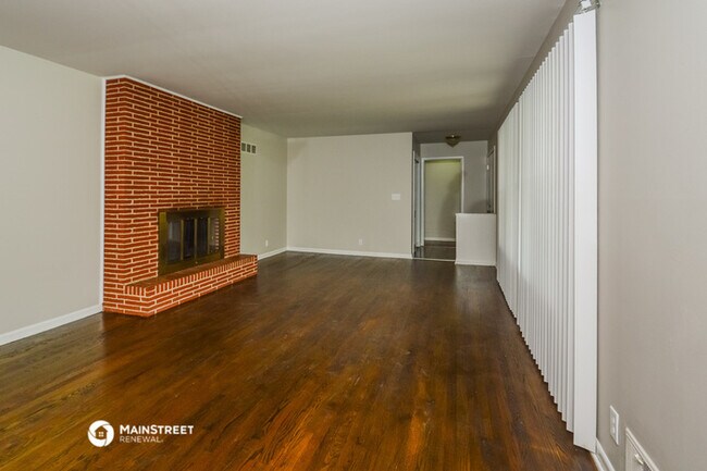 Building Photo - 3631 S Forest Ave