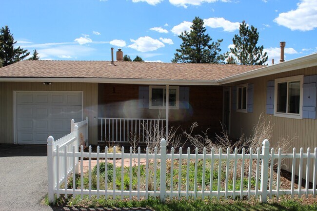 Foto del edificio - Cute Home in Near Downtown Evergreen!