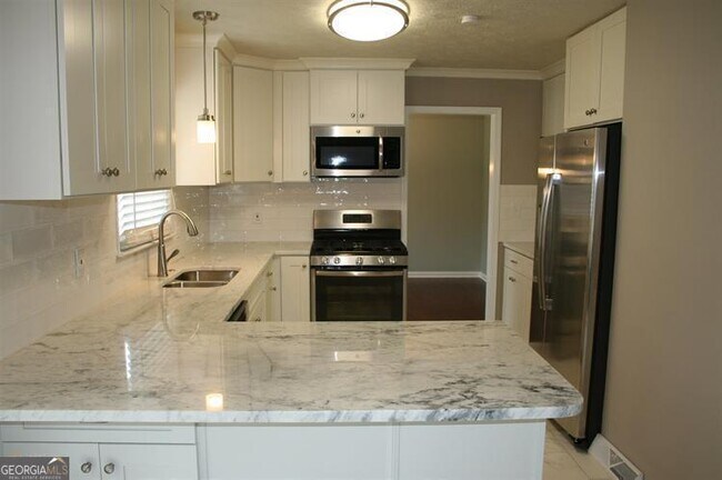Foto del edificio - 6 Woodland Dr