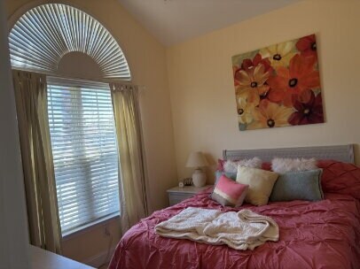 Foto del edificio - Not just charming but also convenient