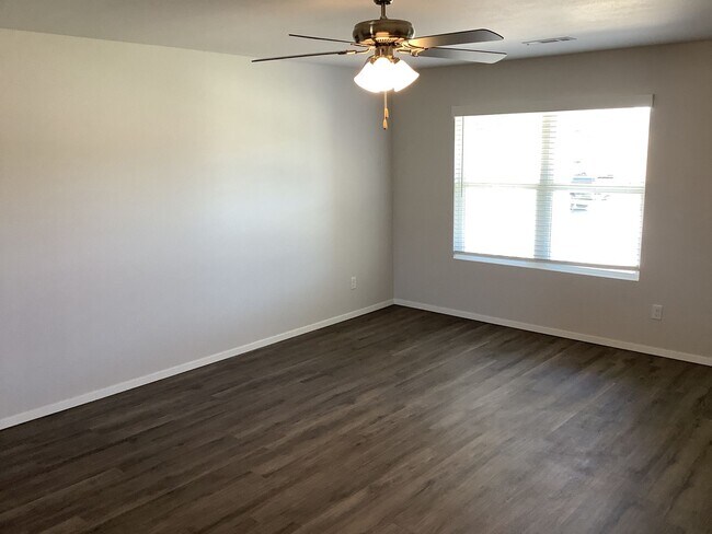 Foto del edificio - Four Bedroom | Two Bath Home in Somerset