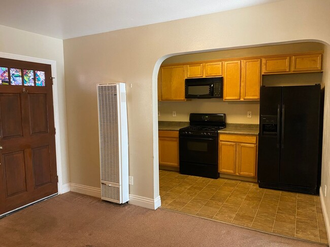 Foto del edificio - AFFORDABLE 1st Floor Condo & patio yard!