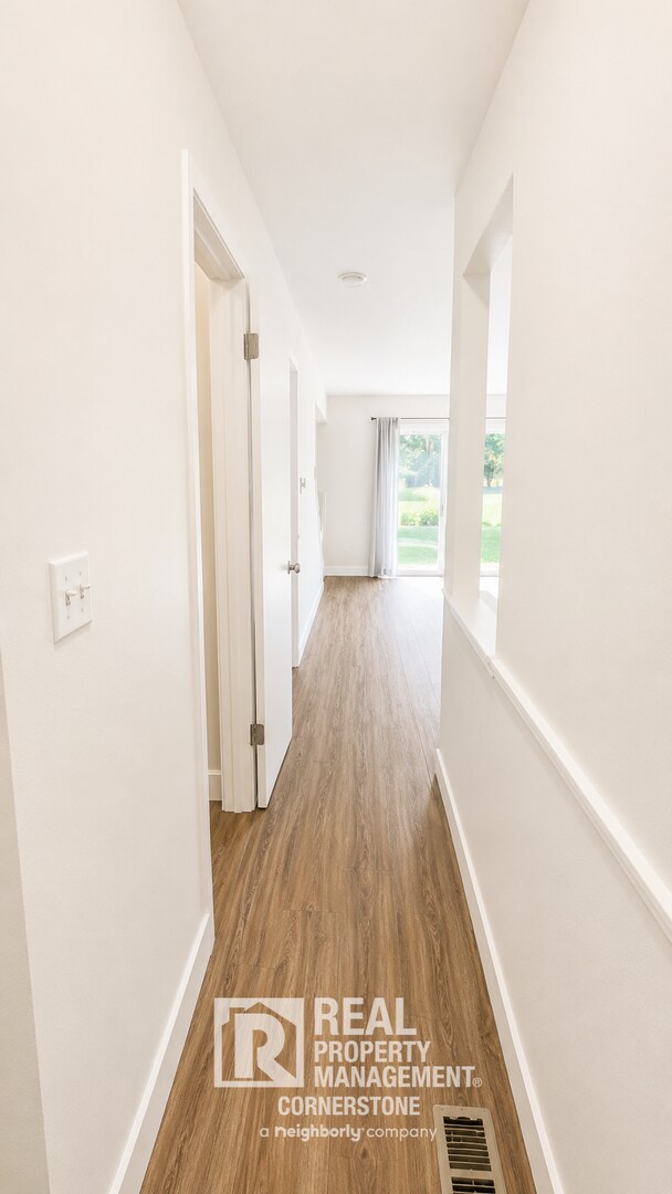 Foto del edificio - Spacious 2BR Townhome in Gull Lake Schools | Dog Friendly