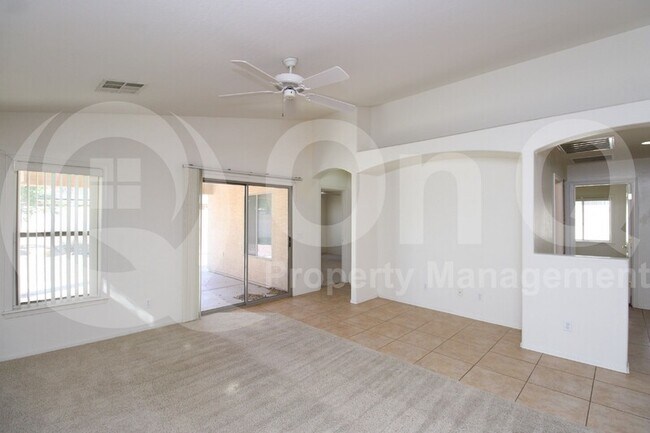 Foto del edificio - 3426 E Hopkins Rd