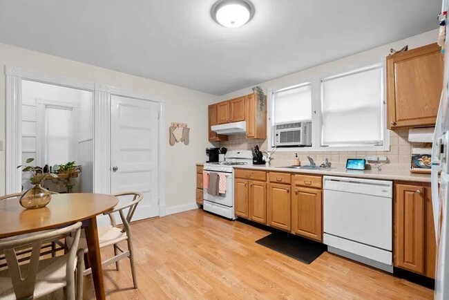 Kitchen - 214 Highland Ave