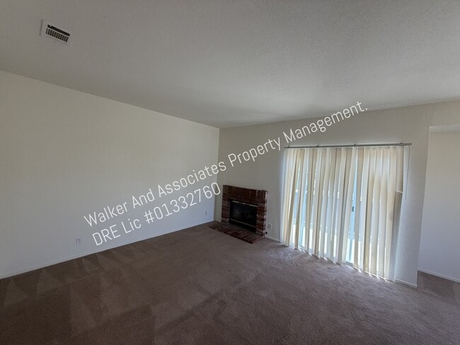 Foto del edificio - 122 Goodwin Rd