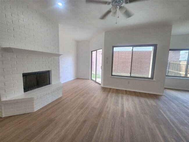 Foto del edificio - 802 Headwater Dr