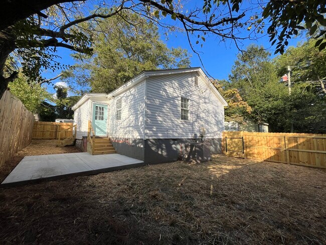 Building Photo - 106 Dobbs St