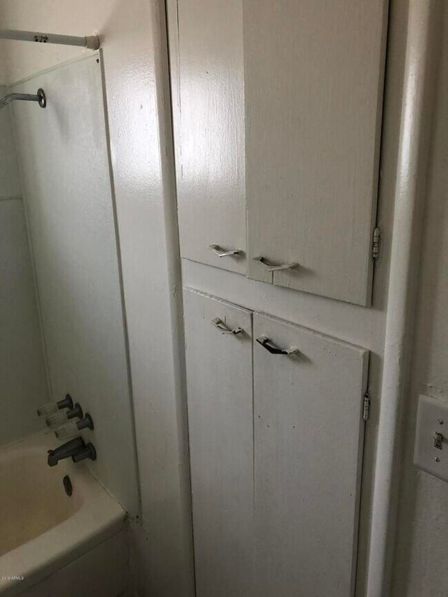 Foto del edificio - 2414 W Devonshire Ave