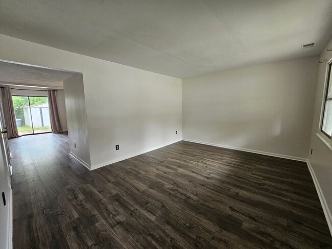 Foto del edificio - 3339 Lakecrest Rd