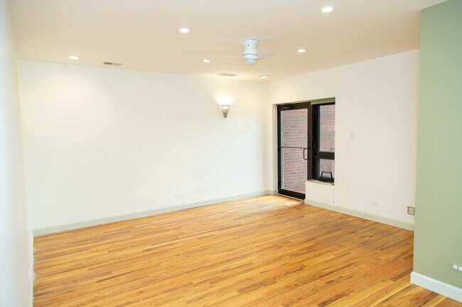 Building Photo - 1607 Simpson St