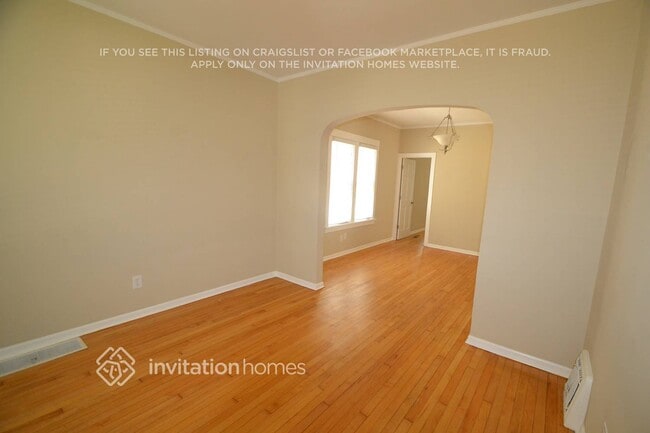 Building Photo - 4046 N McVicker Ave