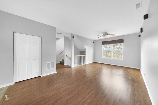 Building Photo - Very Nice and Spacious 2 Bedroom / 2.5 Bat...