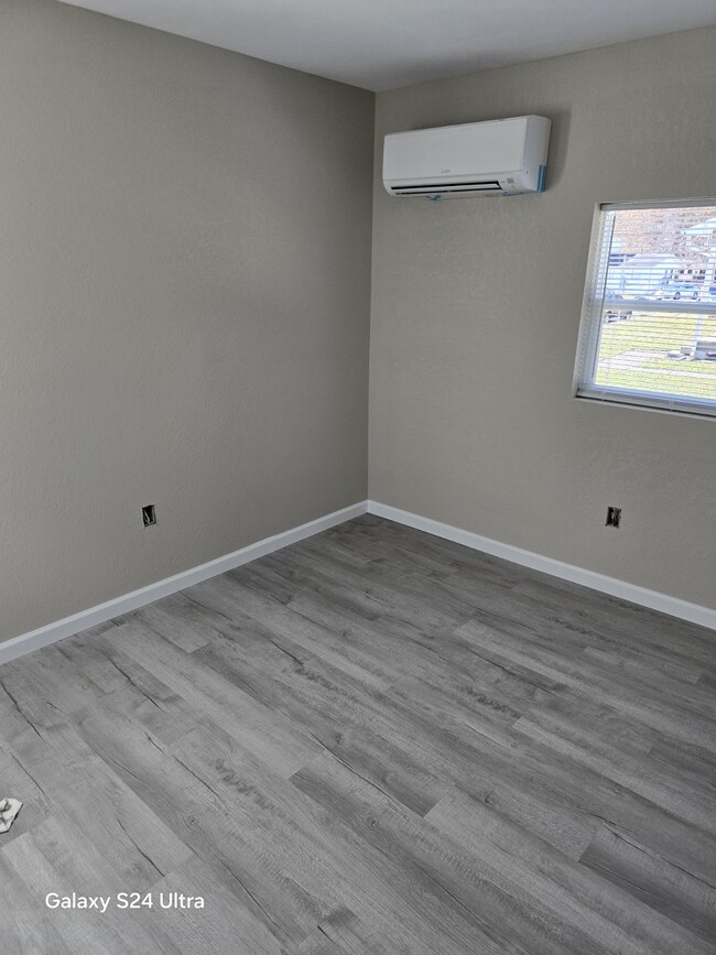 Building Photo - 108 Tacoma Rd