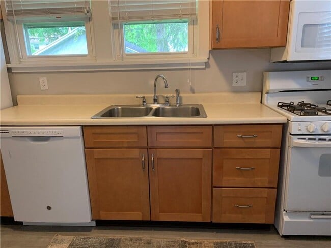 Foto del edificio - 296 Glen Ellyn Way