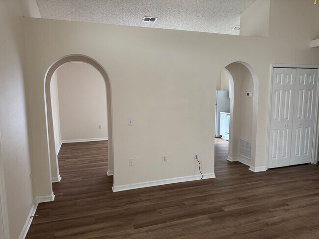 Building Photo - Cute 3/2