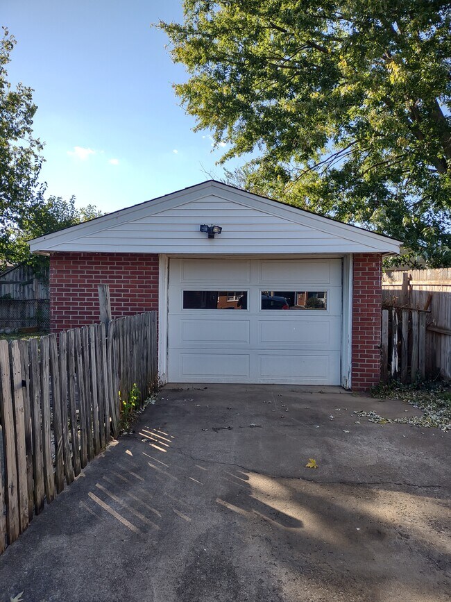 Foto del edificio - 3318 Moulton Ln