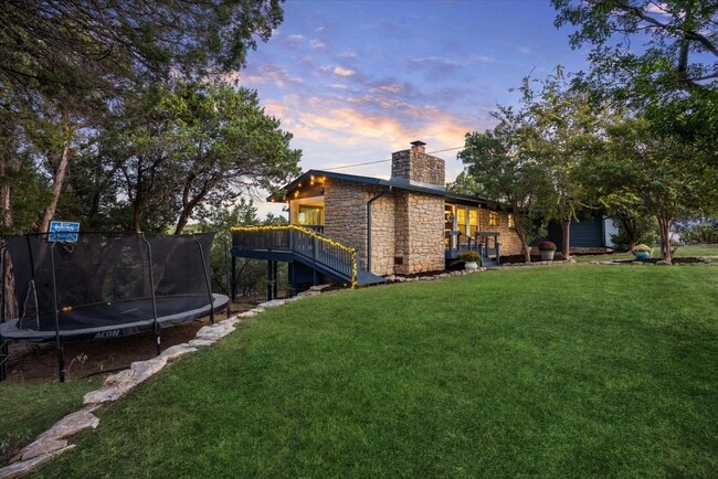 Foto del edificio - 6407 Lynn Ln