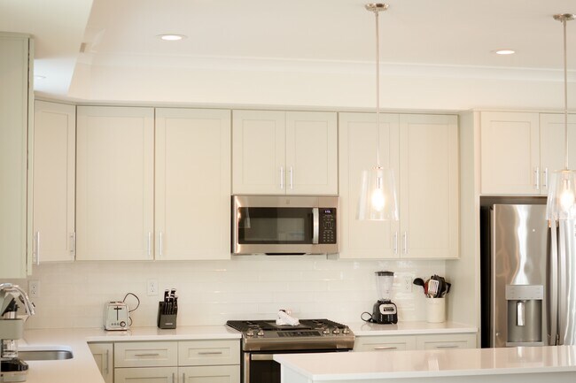Foto del edificio - 2418 Arctic Ave