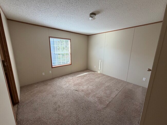 Building Photo - 25503 Nuway Ave