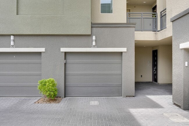 Building Photo - EXCEPTIONAL 2 BEDROOM HOME IN 89135