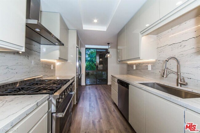 Building Photo - 415 S Spalding Dr