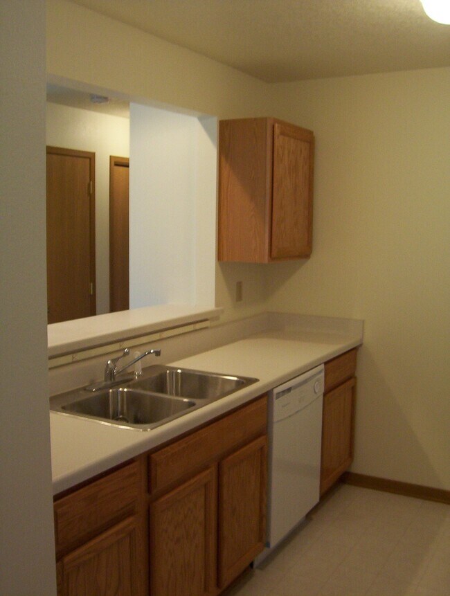 Building Photo - 2405 Aspen Rd