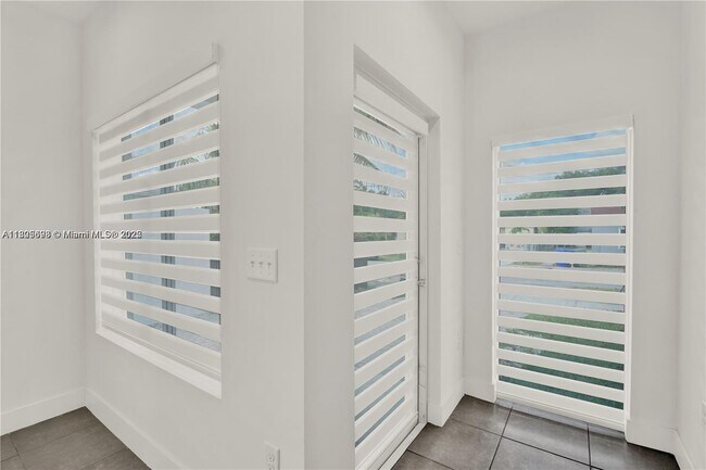 Foto del edificio - 6323 NW 1st Pl