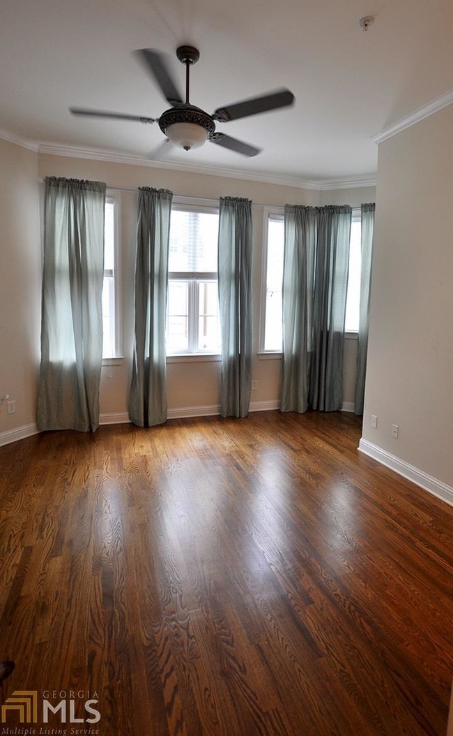 Building Photo - 809 Clifton Heights Ln NE