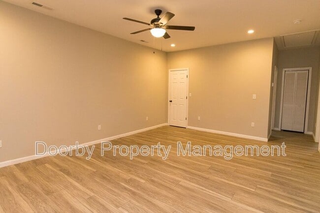 Foto del edificio - 18 Michigan Ln