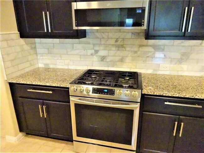 Building Photo - 1533 Maier Dr