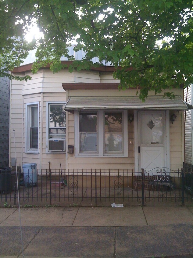 Exterior - 1003 Columbia Ave
