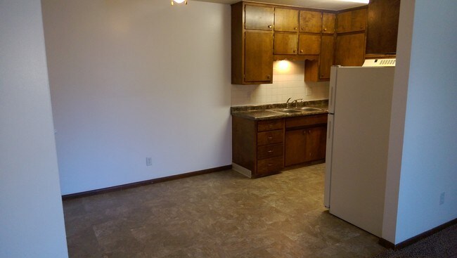 Building Photo - 611 Eglon Ave S