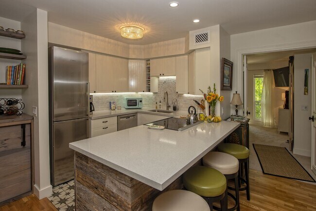 Foto del edificio - Rates Vary: $2,495-$3,495