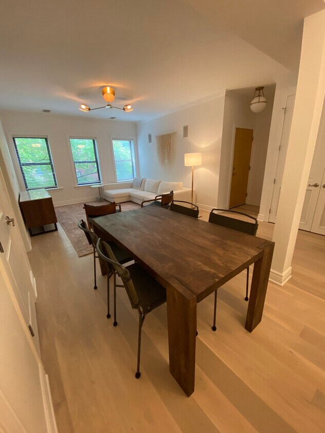 Foto principal - 3539 N Lakewood Ave