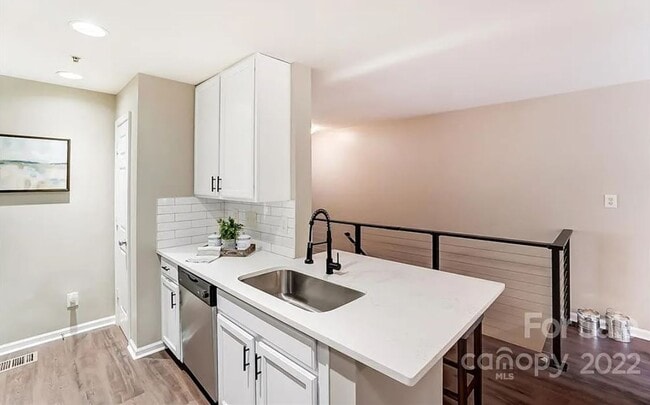 Building Photo - 646 Raphael Pl