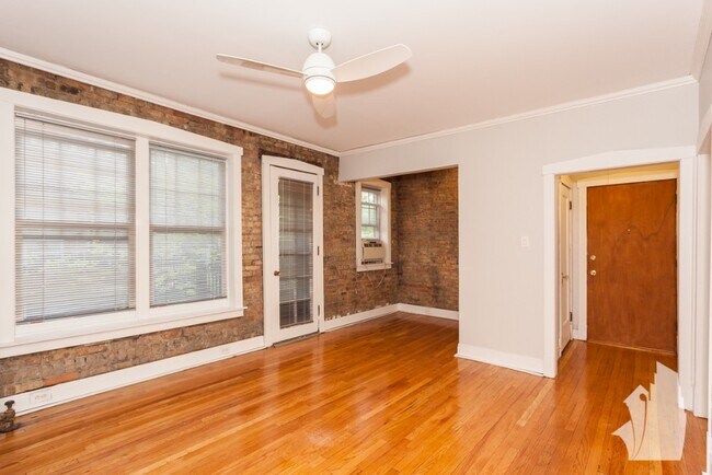 Foto del edificio - 3640 N Pine Grove Ave