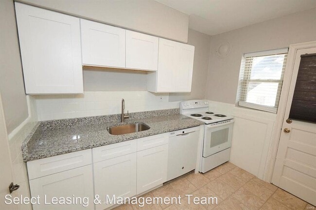 Building Photo - 5835-5845 Lindenwood Ave
