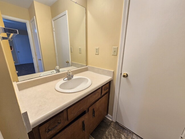 Building Photo - 351-6 PEABODY DR, CLARKSVILLE, TN 370742