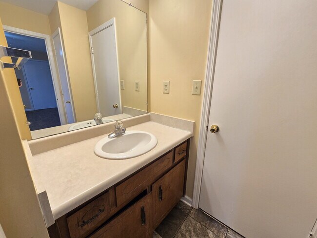 Foto del edificio - 351-6 PEABODY DR, CLARKSVILLE, TN 370742