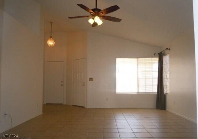Foto del edificio - 6504 Fresh Meadows Ln