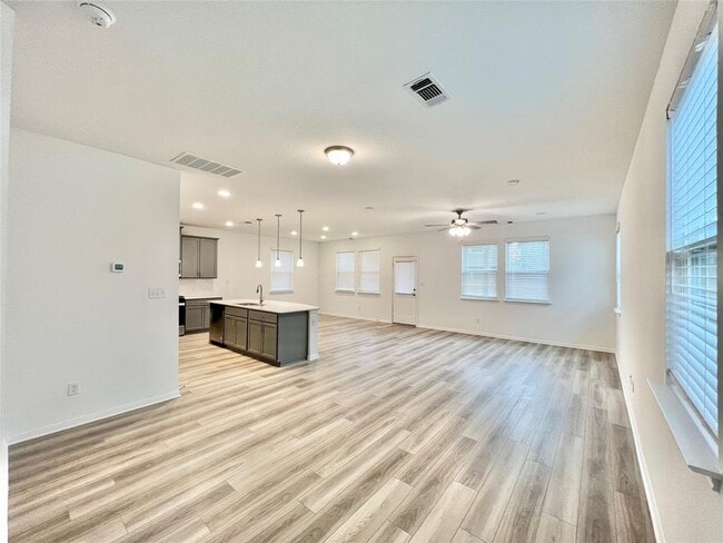 Foto del edificio - 3200 College Park Dr