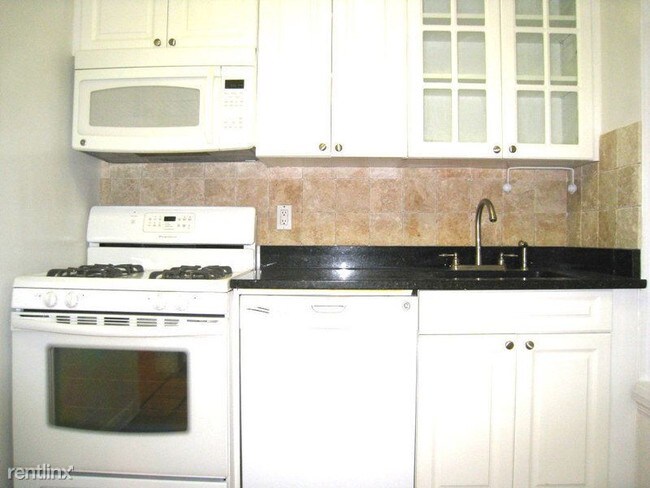 Building Photo - 1 br, 1 bath Apartment - 125 W 81st St