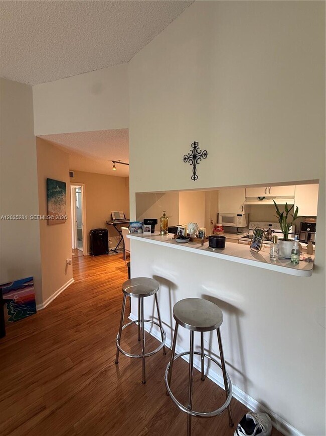Foto del edificio - 2051 Renaissance Blvd