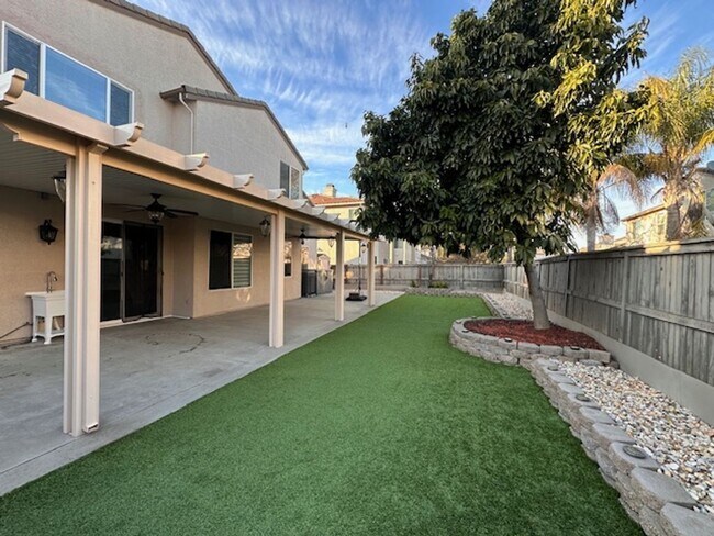 Foto del edificio - Beautiful 4 Bedroom Home in Elk Grove